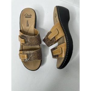 NWOT Clarks‎ Womens Leather Wedge Slides Mules 8M Soft Cushion Snakeskin and Tan